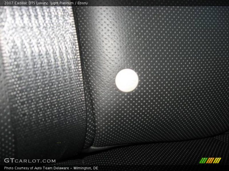 Light Platinum / Ebony 2007 Cadillac DTS Luxury
