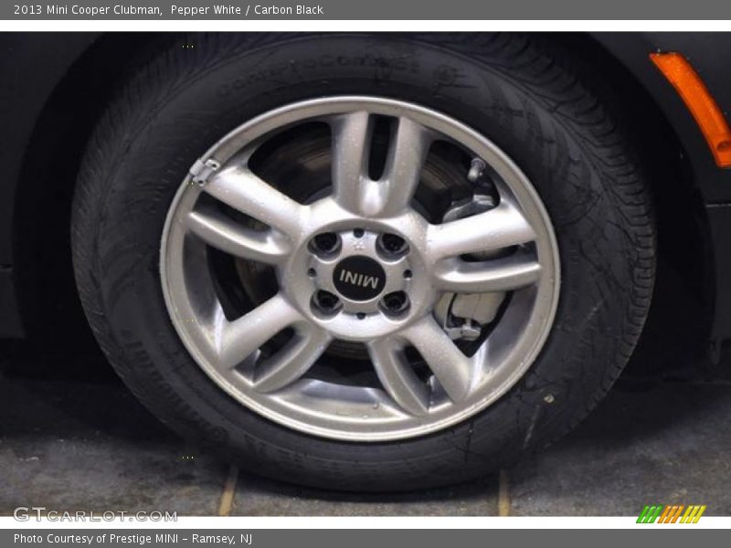 Pepper White / Carbon Black 2013 Mini Cooper Clubman