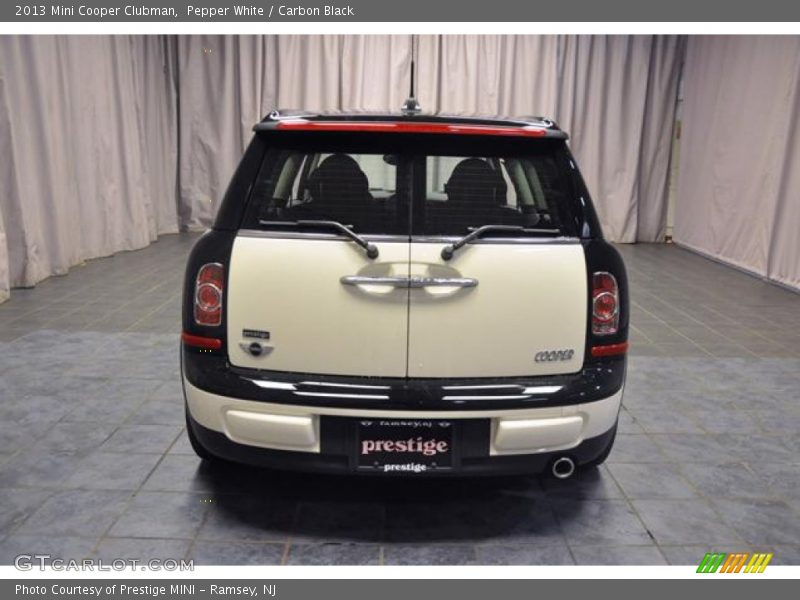 Pepper White / Carbon Black 2013 Mini Cooper Clubman