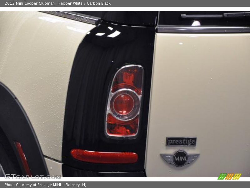 Pepper White / Carbon Black 2013 Mini Cooper Clubman