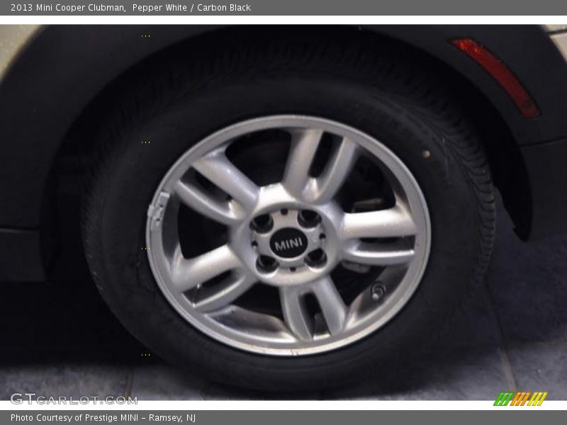 Pepper White / Carbon Black 2013 Mini Cooper Clubman