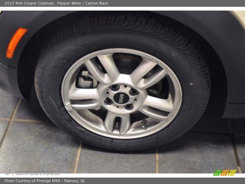 Pepper White / Carbon Black 2013 Mini Cooper Clubman