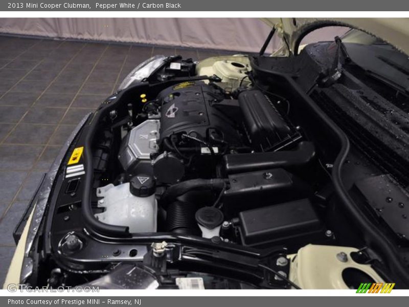 Pepper White / Carbon Black 2013 Mini Cooper Clubman