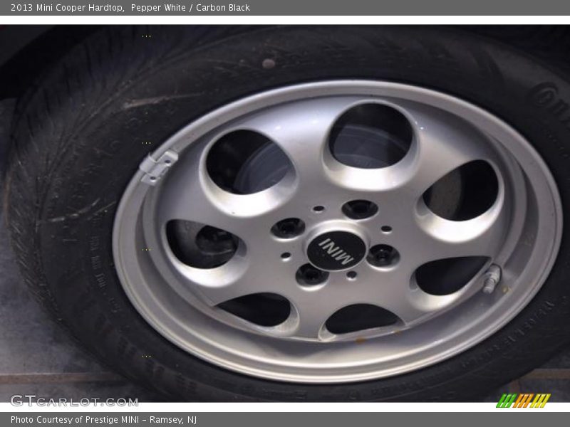 Pepper White / Carbon Black 2013 Mini Cooper Hardtop