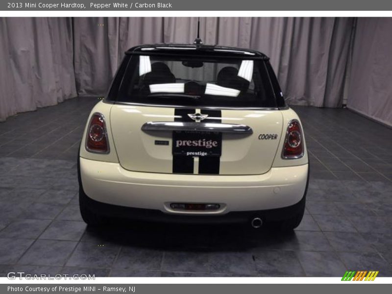 Pepper White / Carbon Black 2013 Mini Cooper Hardtop