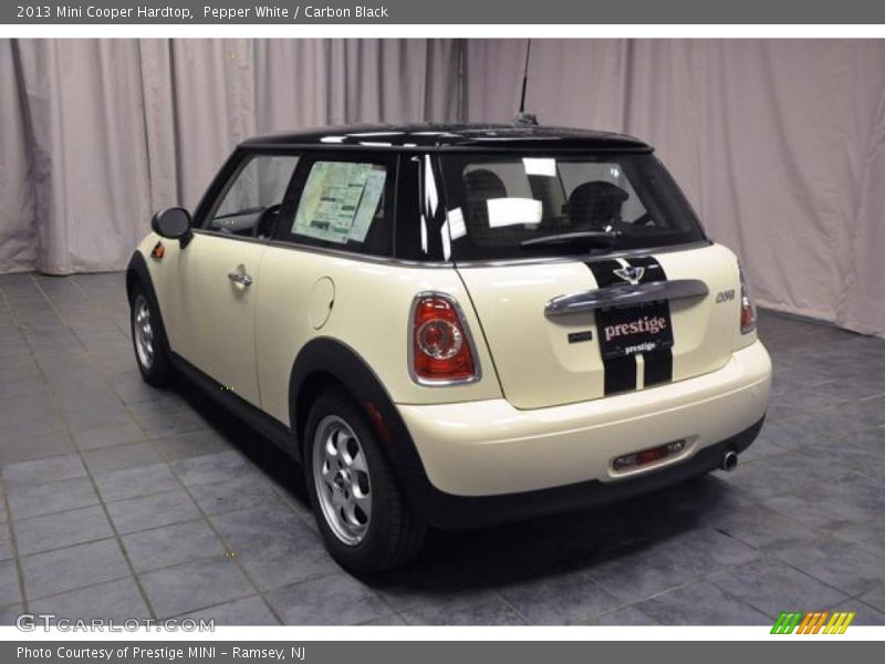 Pepper White / Carbon Black 2013 Mini Cooper Hardtop