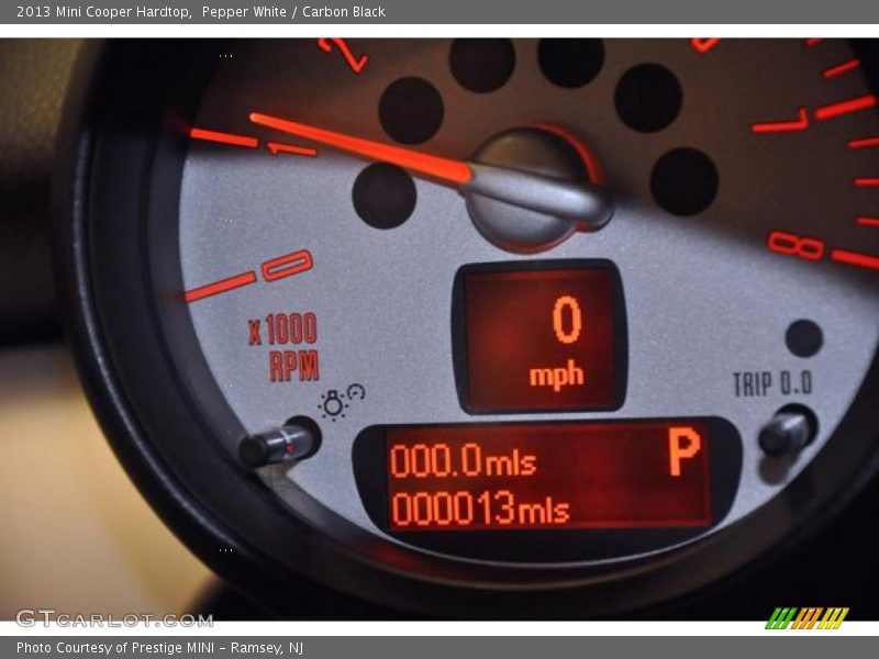 Pepper White / Carbon Black 2013 Mini Cooper Hardtop