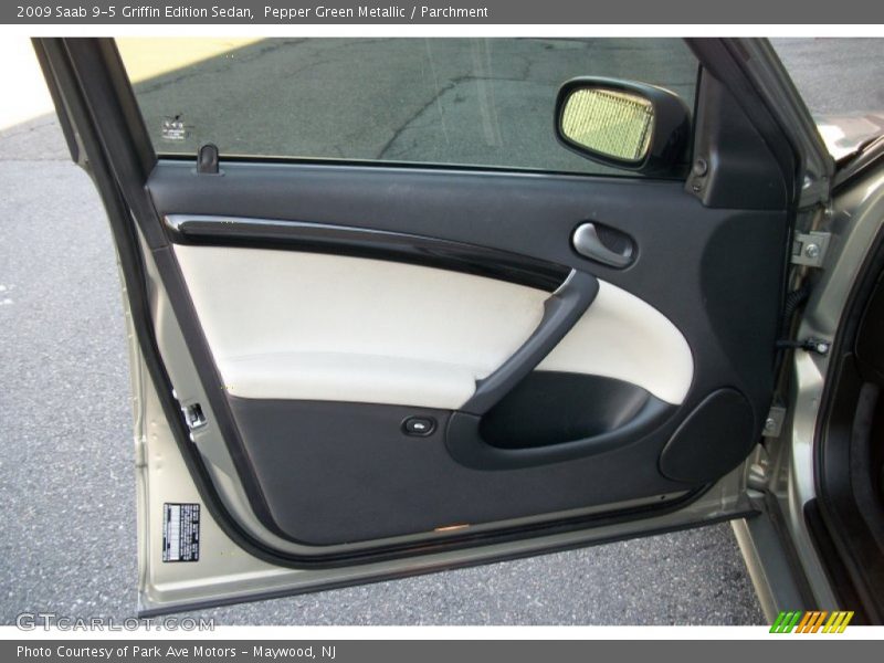 Door Panel of 2009 9-5 Griffin Edition Sedan