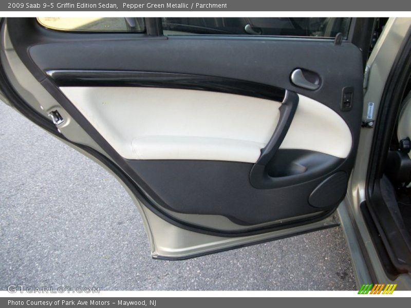 Door Panel of 2009 9-5 Griffin Edition Sedan