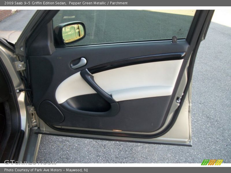 Door Panel of 2009 9-5 Griffin Edition Sedan