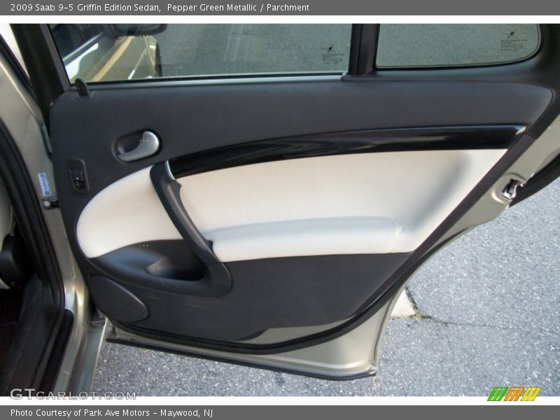 Door Panel of 2009 9-5 Griffin Edition Sedan