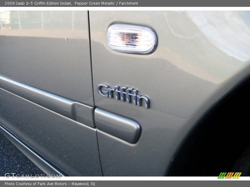  2009 9-5 Griffin Edition Sedan Logo