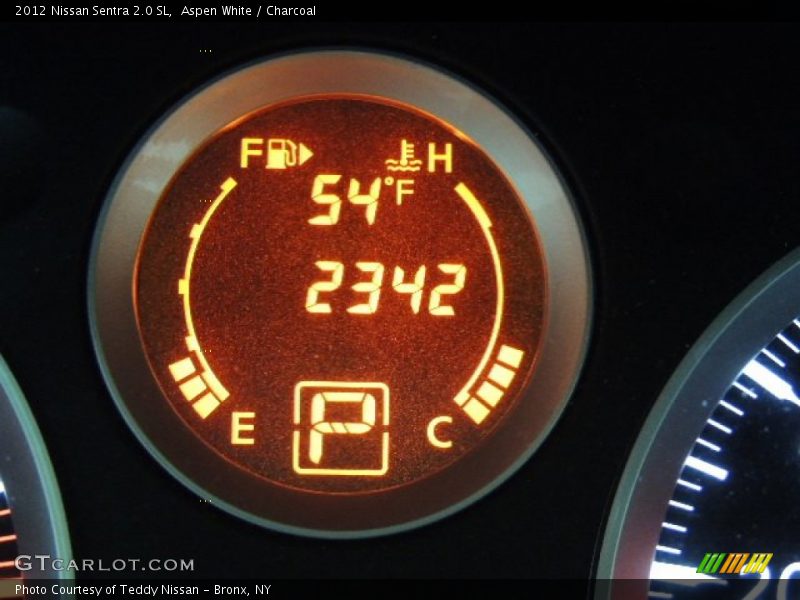 Aspen White / Charcoal 2012 Nissan Sentra 2.0 SL