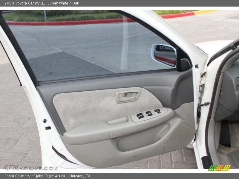 Super White / Oak 2000 Toyota Camry LE