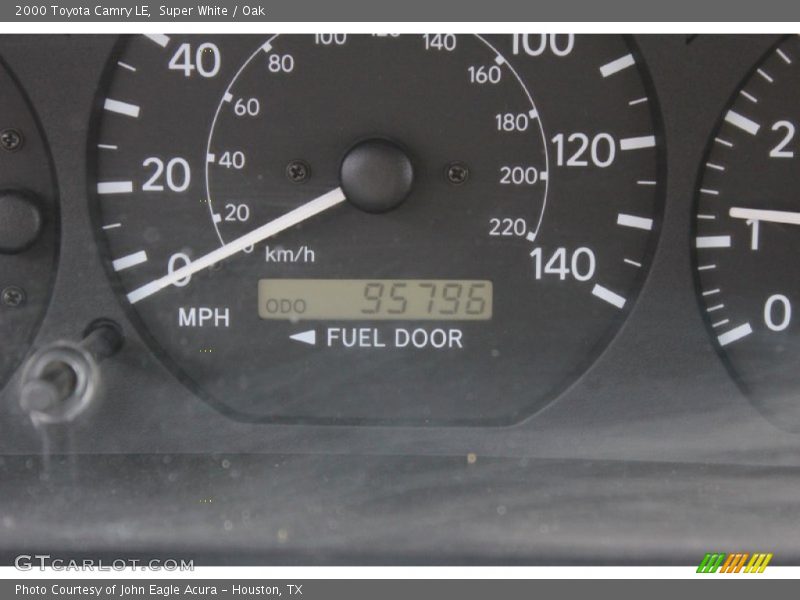 Super White / Oak 2000 Toyota Camry LE