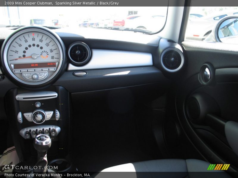 Sparkling Silver Metallic / Black/Grey 2009 Mini Cooper Clubman