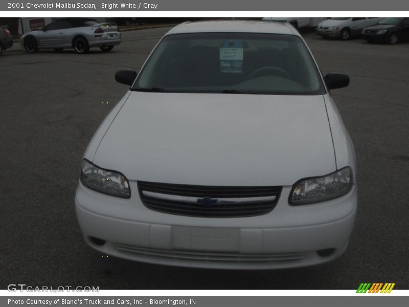 Bright White / Gray 2001 Chevrolet Malibu Sedan