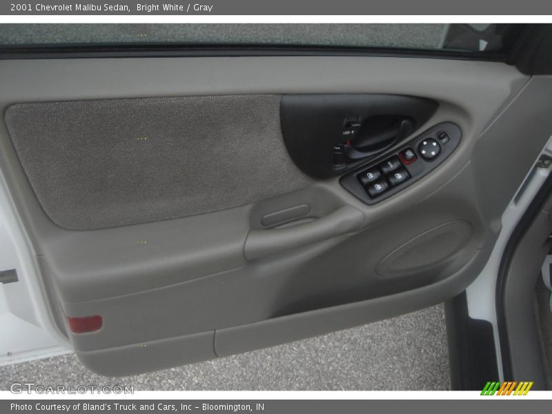 Bright White / Gray 2001 Chevrolet Malibu Sedan