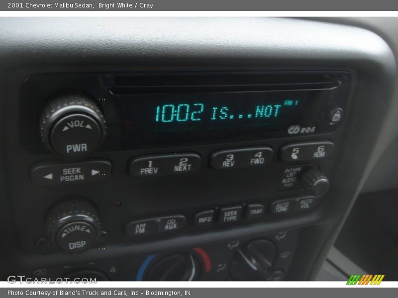 Bright White / Gray 2001 Chevrolet Malibu Sedan