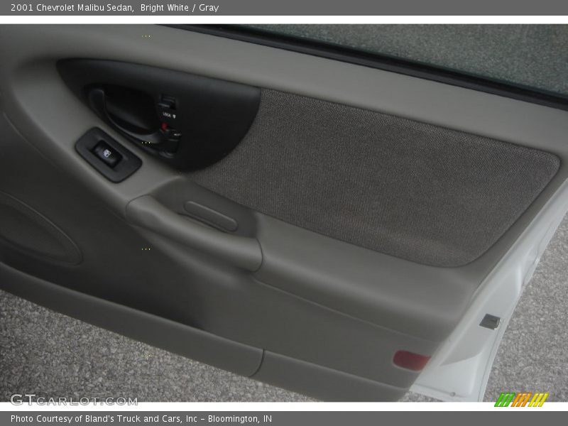 Bright White / Gray 2001 Chevrolet Malibu Sedan