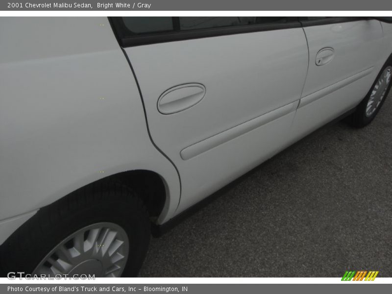Bright White / Gray 2001 Chevrolet Malibu Sedan
