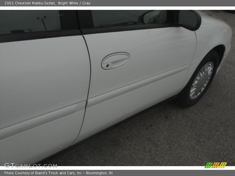 Bright White / Gray 2001 Chevrolet Malibu Sedan