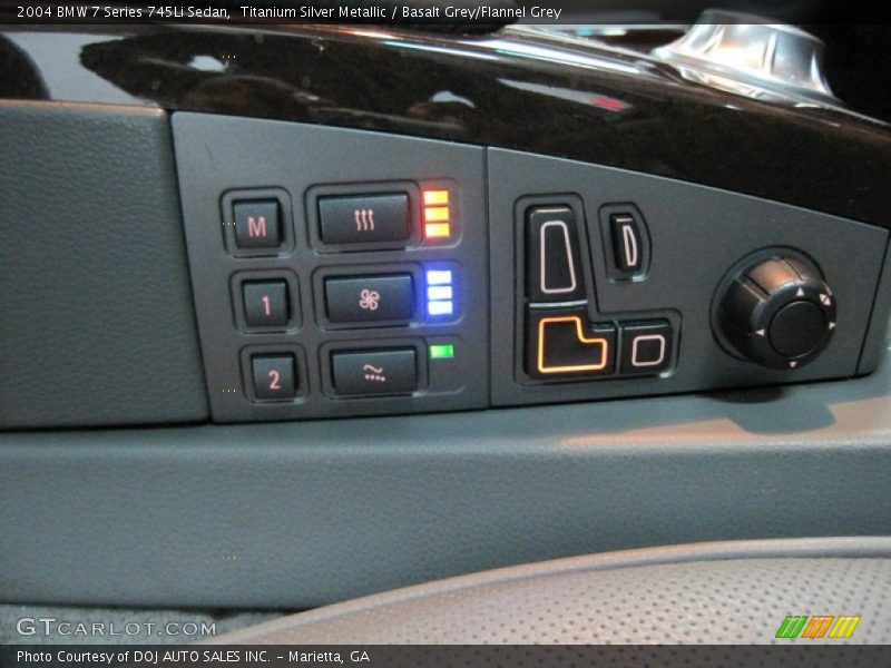 Controls of 2004 7 Series 745Li Sedan