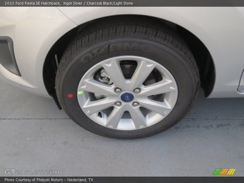 Ingot Silver / Charcoal Black/Light Stone 2013 Ford Fiesta SE Hatchback