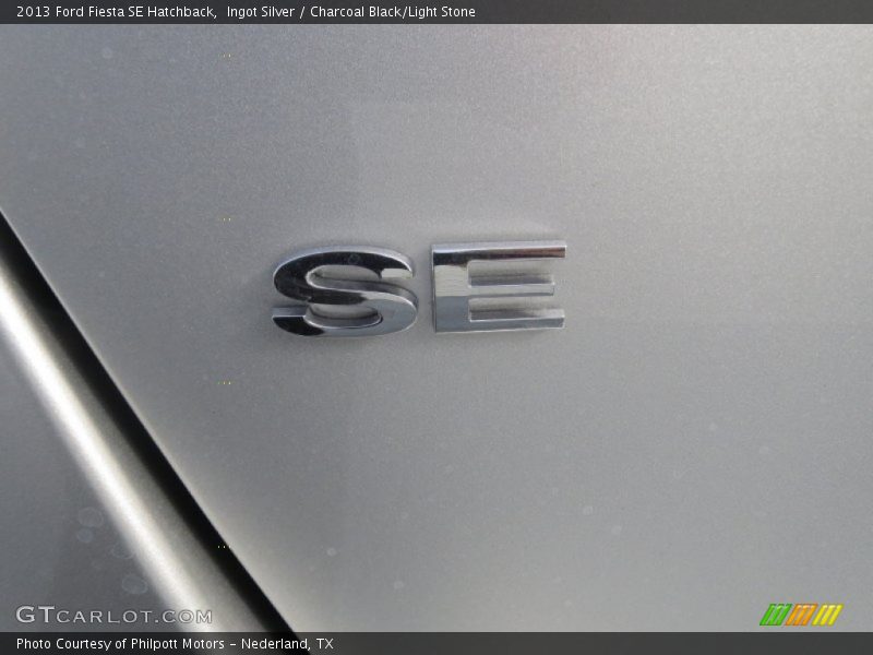 Ingot Silver / Charcoal Black/Light Stone 2013 Ford Fiesta SE Hatchback