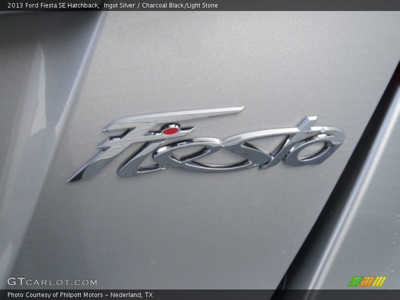 Ingot Silver / Charcoal Black/Light Stone 2013 Ford Fiesta SE Hatchback