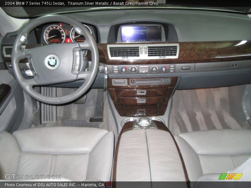 Dashboard of 2004 7 Series 745Li Sedan