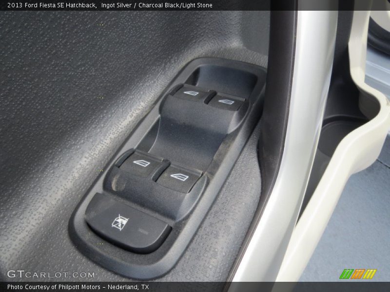 Ingot Silver / Charcoal Black/Light Stone 2013 Ford Fiesta SE Hatchback