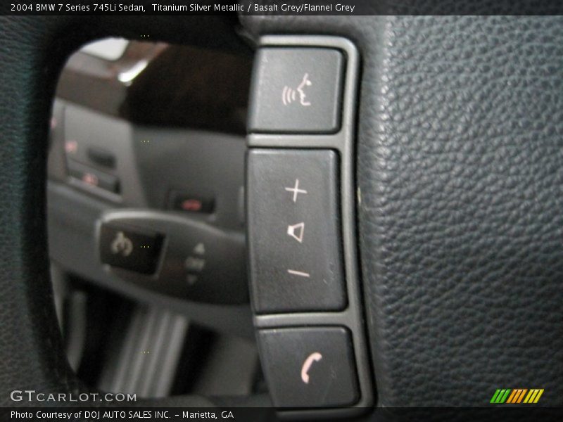 Controls of 2004 7 Series 745Li Sedan