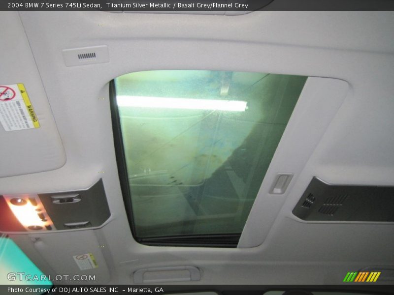 Sunroof of 2004 7 Series 745Li Sedan