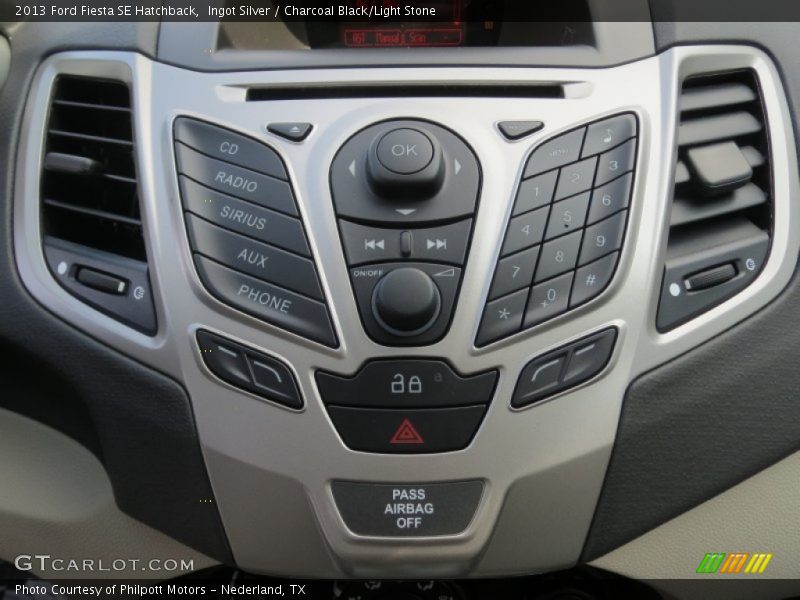 Ingot Silver / Charcoal Black/Light Stone 2013 Ford Fiesta SE Hatchback