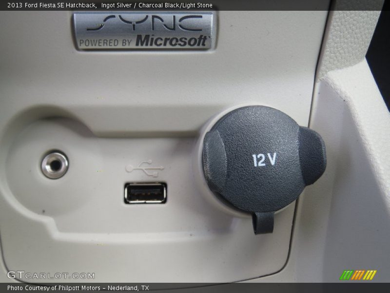 Ingot Silver / Charcoal Black/Light Stone 2013 Ford Fiesta SE Hatchback