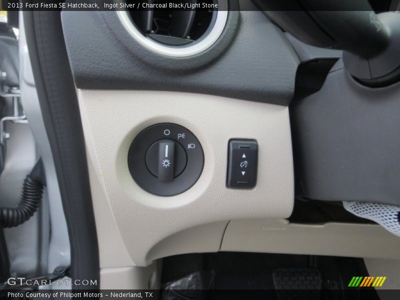 Ingot Silver / Charcoal Black/Light Stone 2013 Ford Fiesta SE Hatchback