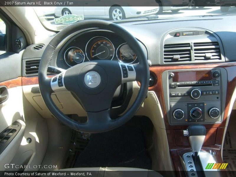 Black Onyx / Tan 2007 Saturn Aura XE