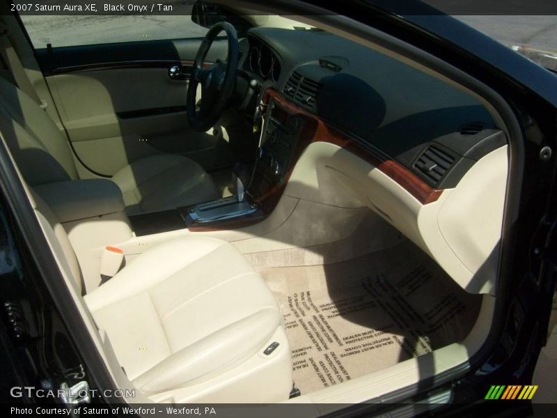 Black Onyx / Tan 2007 Saturn Aura XE
