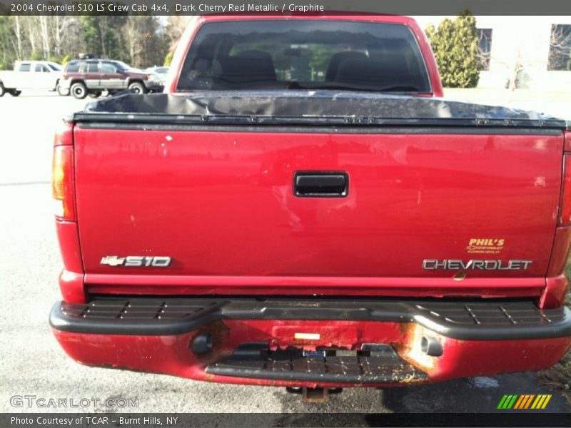 Dark Cherry Red Metallic / Graphite 2004 Chevrolet S10 LS Crew Cab 4x4