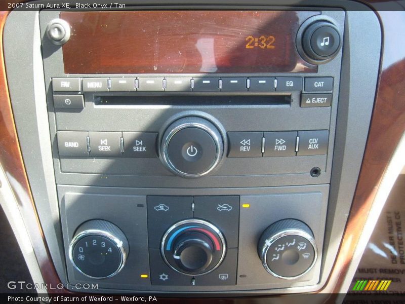 Black Onyx / Tan 2007 Saturn Aura XE
