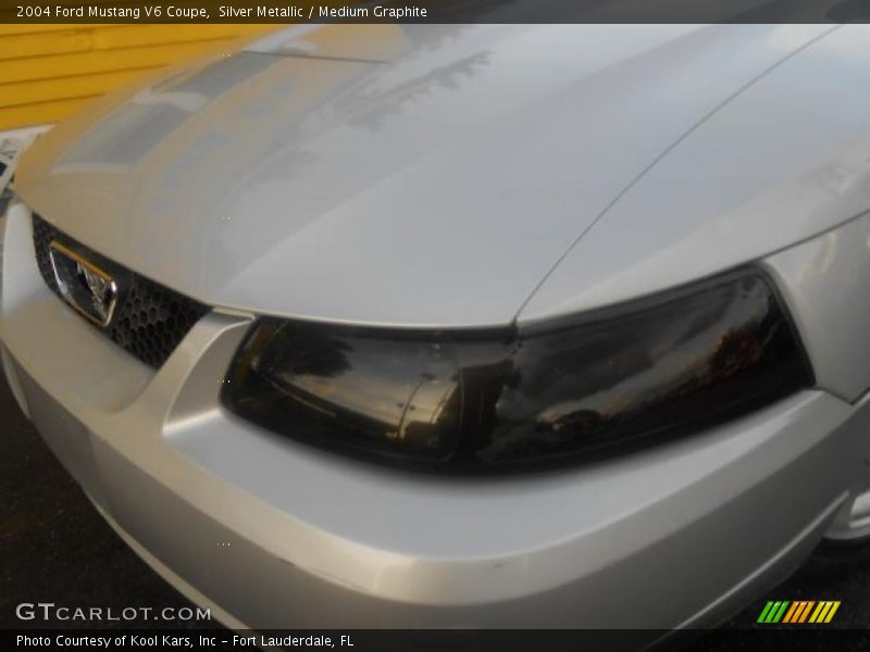 Silver Metallic / Medium Graphite 2004 Ford Mustang V6 Coupe