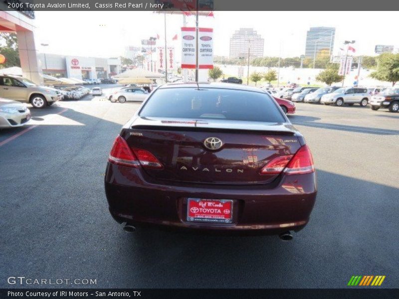 Cassis Red Pearl / Ivory 2006 Toyota Avalon Limited