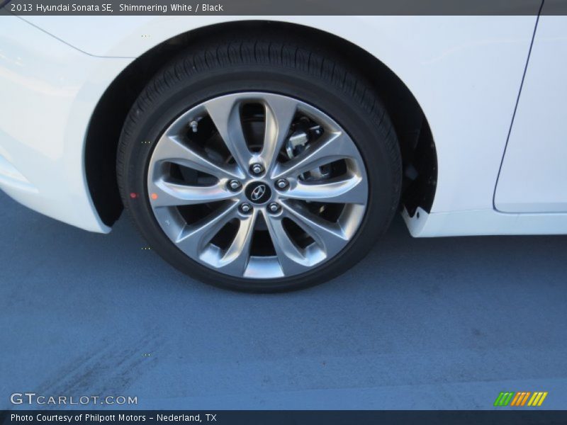 Shimmering White / Black 2013 Hyundai Sonata SE