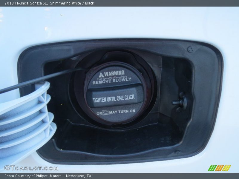 Shimmering White / Black 2013 Hyundai Sonata SE