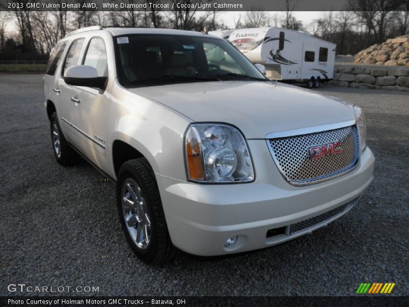 White Diamond Tricoat / Cocoa/Light Cashmere 2013 GMC Yukon Denali AWD