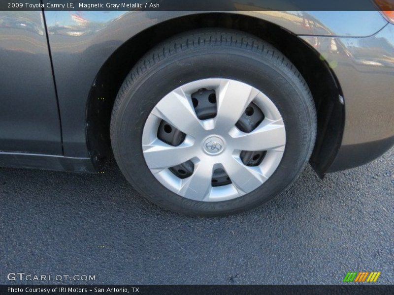 Magnetic Gray Metallic / Ash 2009 Toyota Camry LE