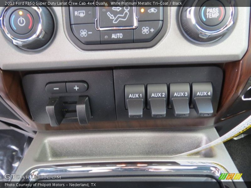 Controls of 2013 F350 Super Duty Lariat Crew Cab 4x4 Dually