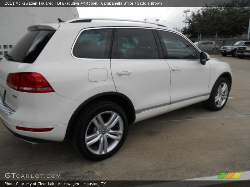 Campanella White / Saddle Brown 2011 Volkswagen Touareg TDI Executive 4XMotion