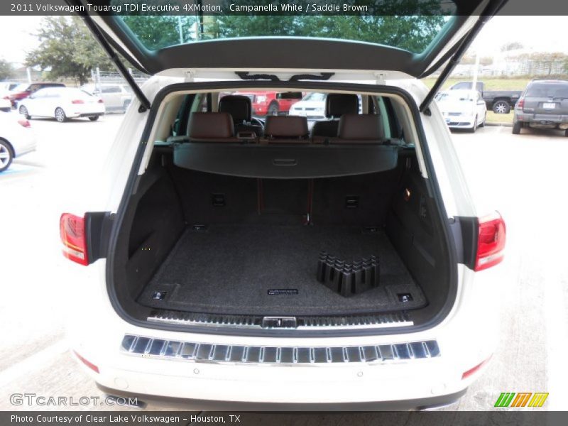 Campanella White / Saddle Brown 2011 Volkswagen Touareg TDI Executive 4XMotion